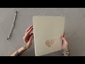 Caja de papel con ventana transparente en forma de corazón 